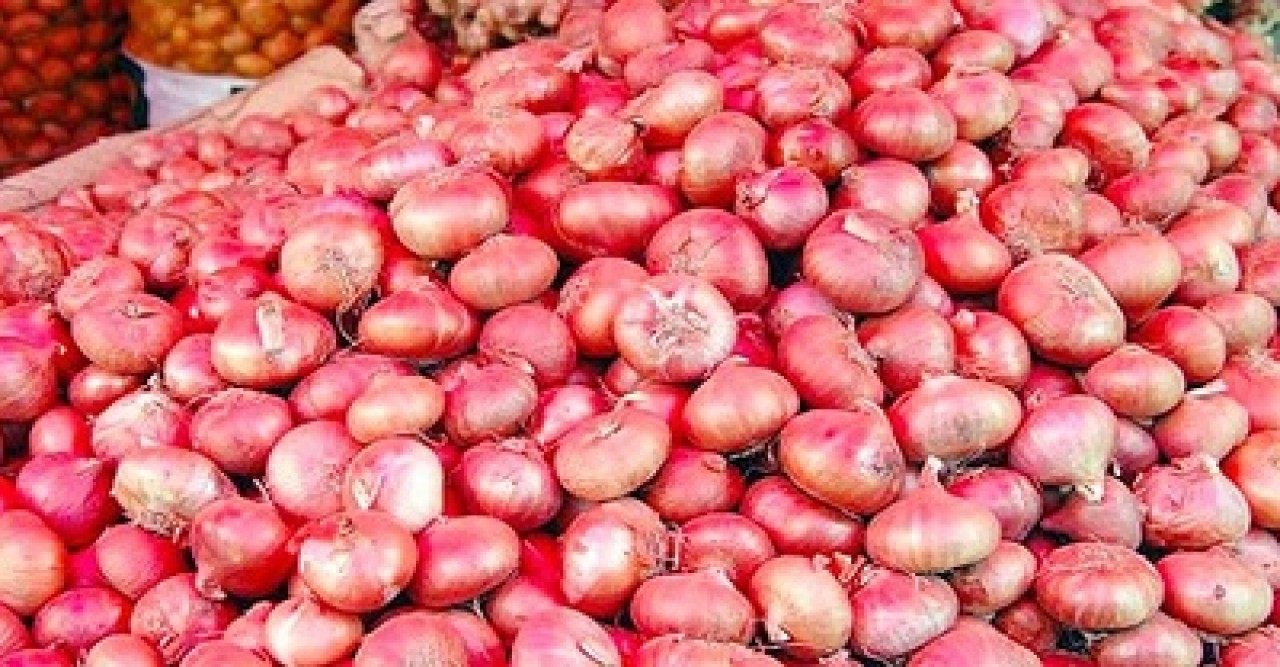 বাণিজ্য উপদেষ্টার হুঁশিয়ারির পরও কমছে না পেঁয়াজের দাম
