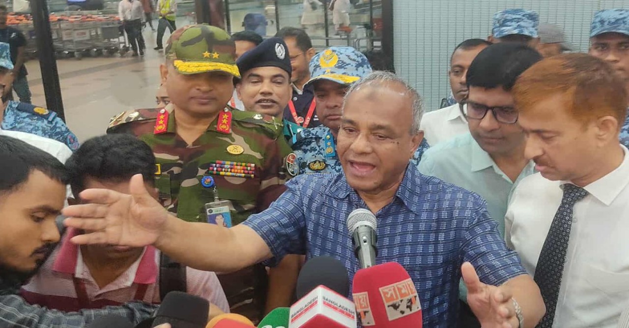 বিমানবন্দরে আগুনের ঘটনা তদন্তে আসছে ৪ দেশের বিশেষজ্ঞ টিম: স্বরাষ্ট্র উপদেষ্টা