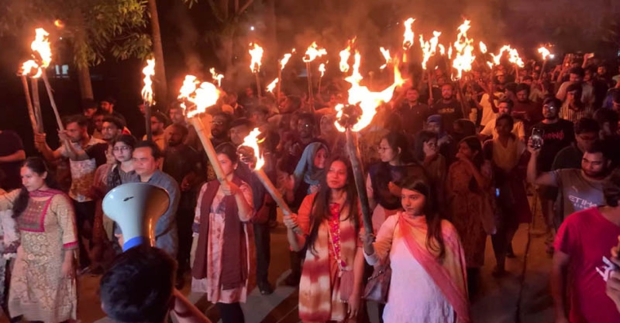 রুয়েট শিক্ষার্থীদের মশাল মিছিল