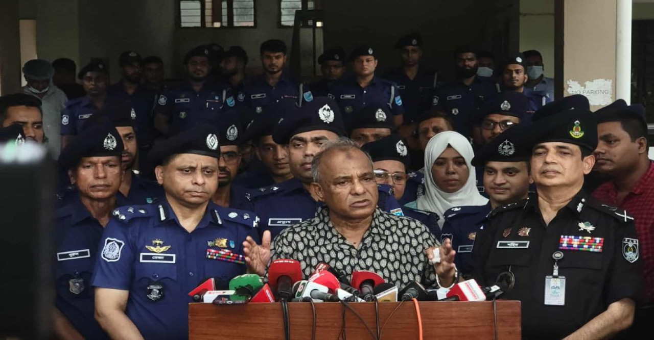 নির্বাচনের আগে লুট হওয়া অস্ত্র উদ্ধারে তৎপর আইন-শৃঙ্খলা বাহিনী