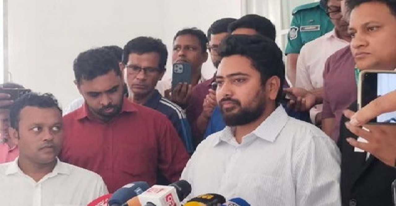 আওয়ামীলীগকে দল হিসেবে বিচারের আওতায় আনা উচিত: নাহিদ ইসলাম