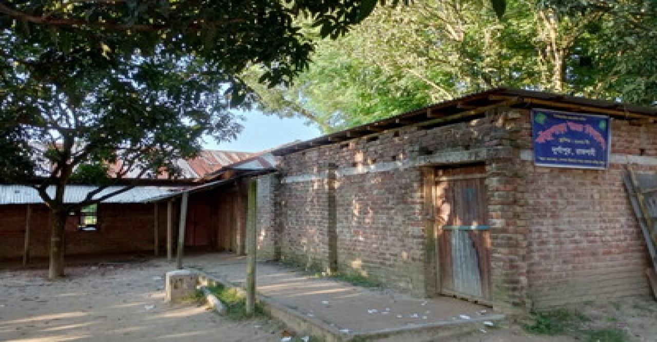 দুর্গাপুরের কাঁচুপাড়া উচ্চ বিদ্যালয়ে নিয়োগ জালিয়াতির অভিযোগ, শিক্ষক-কর্মচারীর বেতন স্থগিতের আবেদন