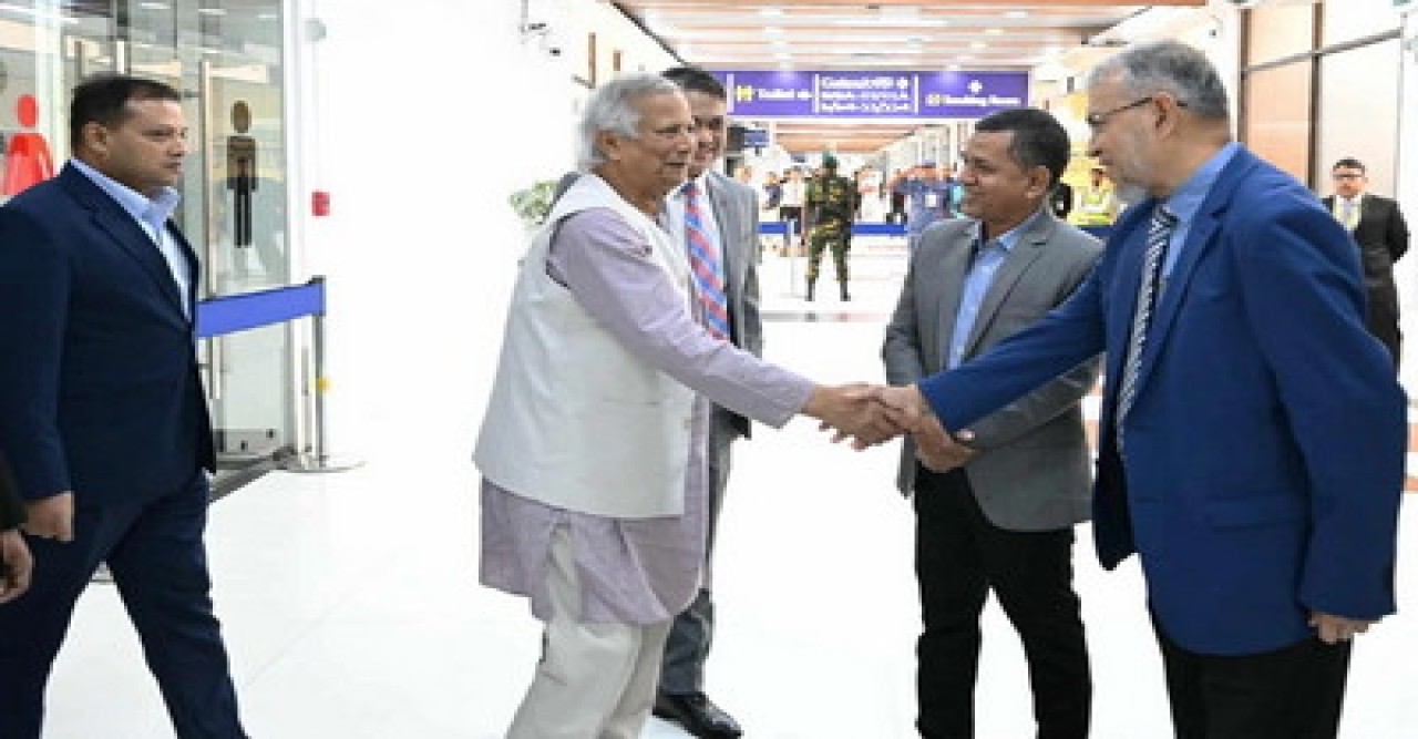 জাতিসংঘের অধিবেশনে যোগদান শেষে দেশে ফিরেছেন প্রধান উপদেষ্টা ও তার সফরসঙ্গীরা