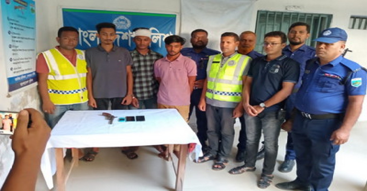 বাঘায় দেশীয় অস্ত্রসহ তিনজন আটক, মামলা দায়ের