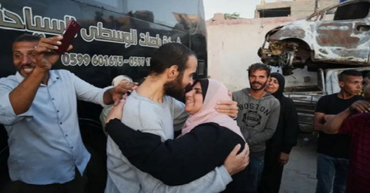 ৩ হাজার ৭০০ ফিলিস্তিনিকে মুক্তি দিল ইসরাইল