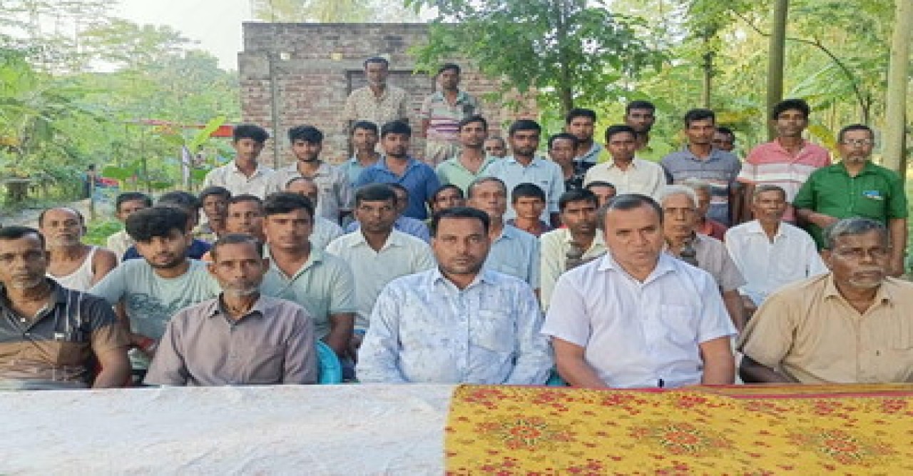 নওগাঁর মান্দায় হিন্দু সম্প্রদায়ের সার্বজনীন সামাজিক কমিটির সংবাদ সম্মেলন