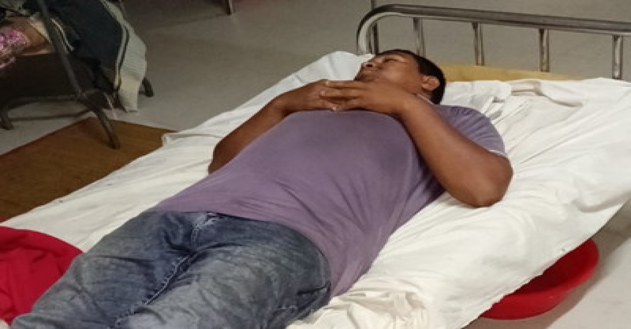 তানোরে সাংবাদিক রাজুর ওপর হামলা, থানায় অভিযোগ