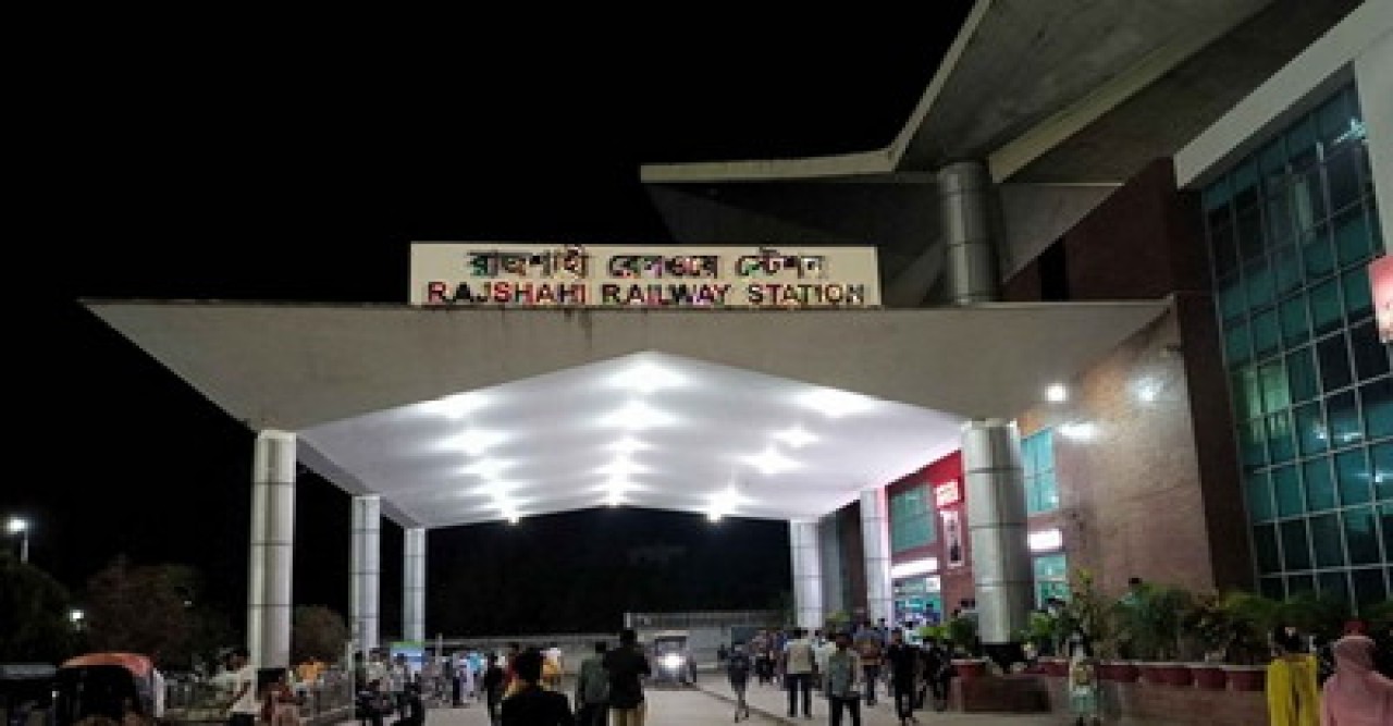 রাজশাহীতে ট্রেনের বগি লাইনচ্যুত