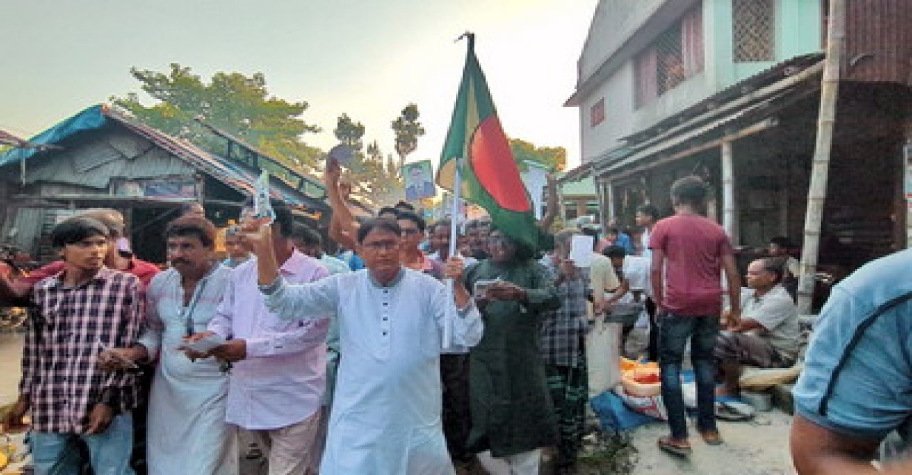 মানদায় ডা. ইকরামুল বারী টিপুর গণসংযোগ ও পথসভায় হাজারো মানুষ