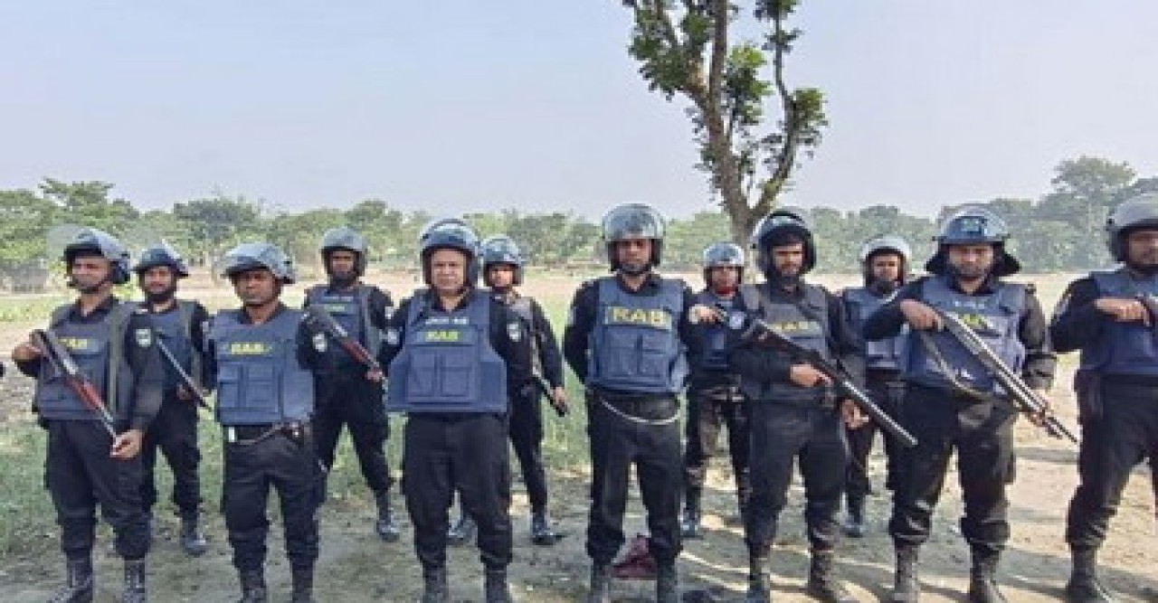 কাকন বাহিনীর ২১ সদস্য গ্রেফতার, পাঁচটি বিদেশি আগ্নেয়াস্ত্র উদ্ধার