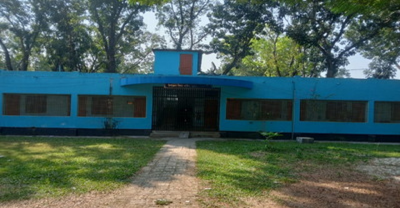সহকারী শিক্ষকদের ১১তম গ্রেড বাস্তবায়নের দাবিতে পুঠিয়ায় পরীক্ষা বর্জন