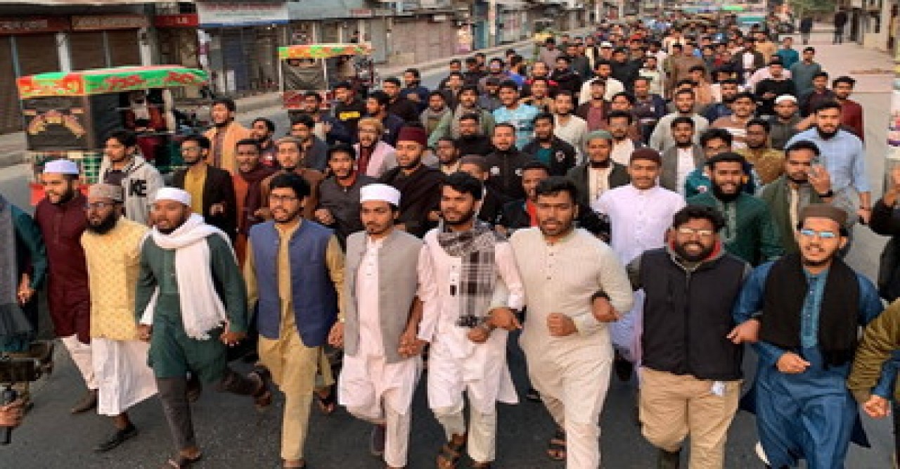 ওসমান হাদির ওপর গুলির প্রতিবাদে রাজশাহীতে বিক্ষোভ মিছিল