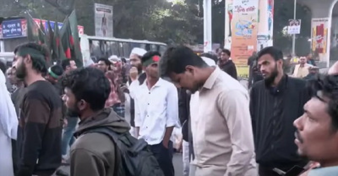 হাদির মৃত্যু: শুক্রবার সকালেও উত্তাল শাহবাগ