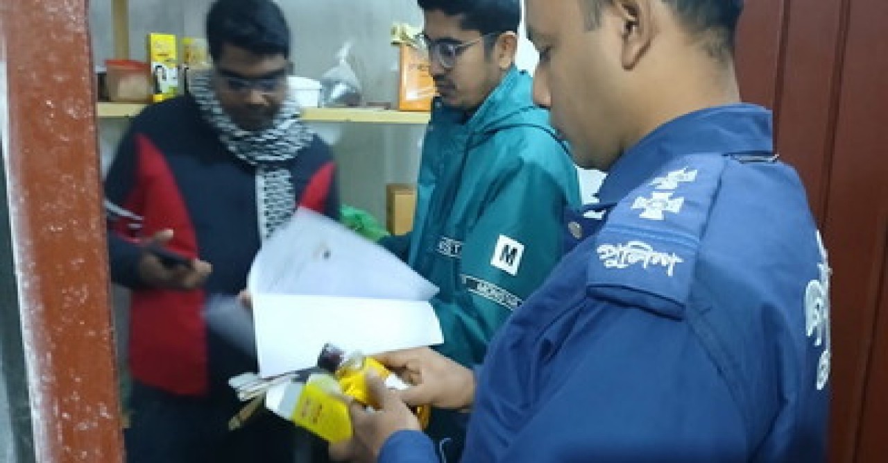 পুঠিয়ায় কসমেটিকস কারখানায় অভিযান, ৫০ হাজার টাকা জরিমানা