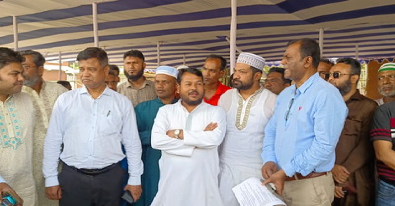 কেন্দ্রীয় ঈদগাহে ঈদের নামাজের প্রস্তুতি পরিদর্শন করেন রাসিক প্রশাসক রিটন
