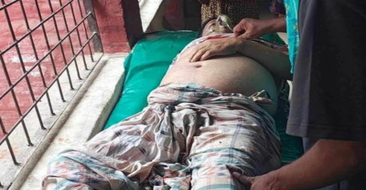 পুঠিয়ায় মুদি ব্যবসায়ীকে প্রকাশ্যে ছুরিকাঘাতে হত্যা