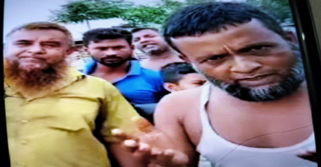 চাঁদা না পেয়ে সাহাপুরে পদ্মা নদীতে জিও ব্যাগ ফেলার কাজ বন্ধ করে দেওয়ার অভিযোগ