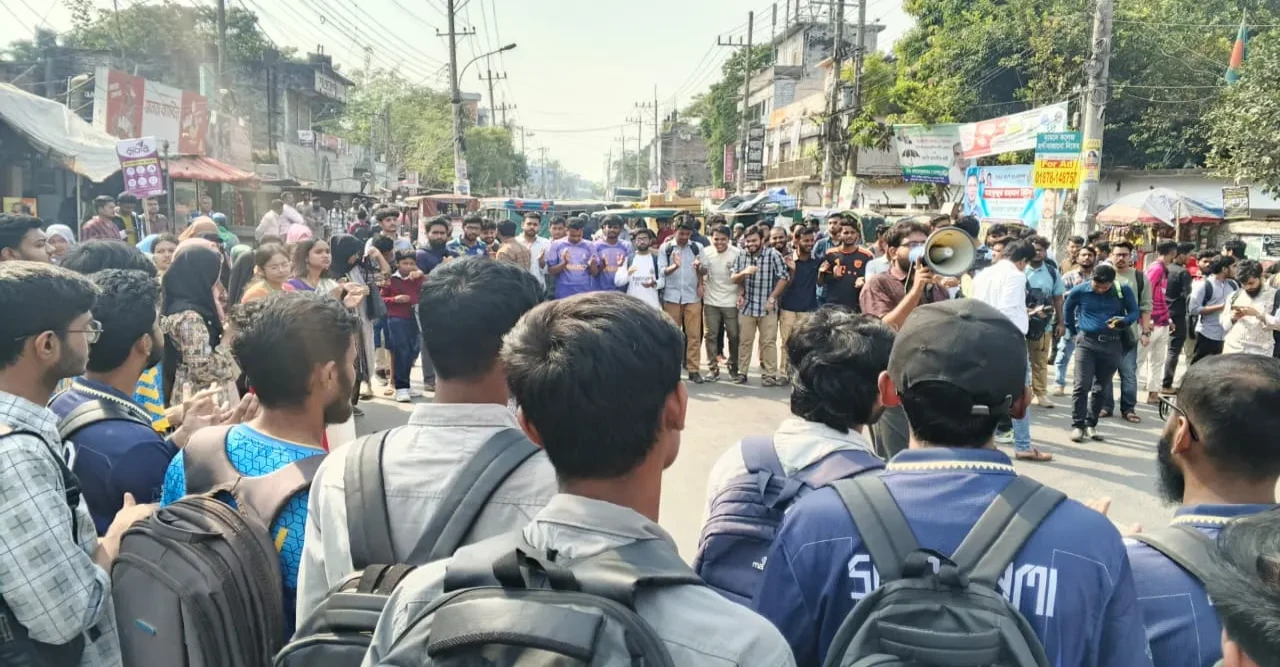 রাজশাহী-নাটোর মহাসড়ক অবরোধ
