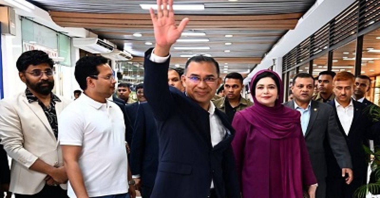 মালয়েশিয়ার পথে সস্ত্রীক প্রধানমন্ত্রী, সঙ্গে ৮ মন্ত্রী প্রতিমন্ত্রী ও উপদেষ্টা