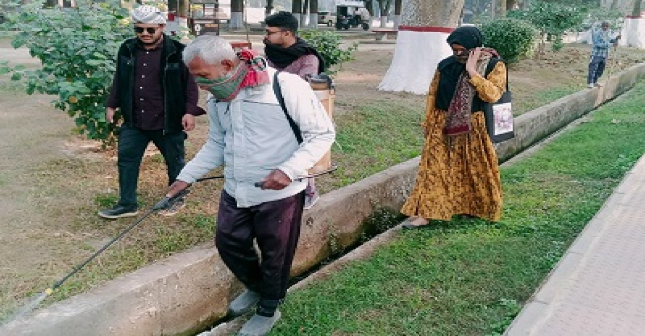 ক্যাম্পাসে মশার উপদ্রব নিয়ন্ত্রণে রাকসুর মশা নিধন কর্মসূচি
