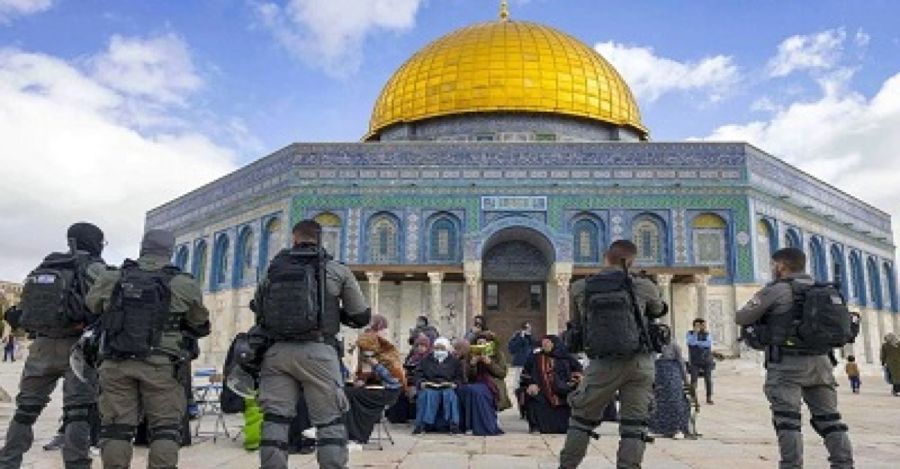 পুলিশ পাহারায় আল-আকসা প্রাঙ্গণে শত শত ইসরাইলি