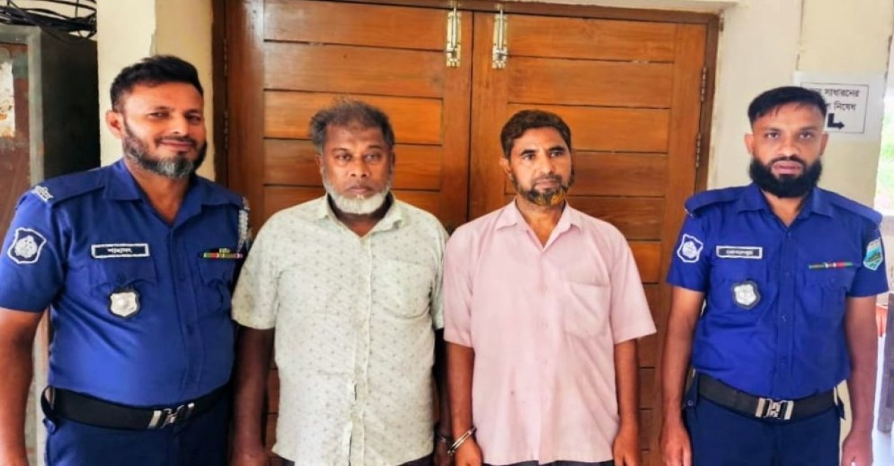 বাগমারায় পুলিশে চাকরি দেওয়ার নামে প্রতারণা, শিক্ষকসহ গ্রেফতার ২