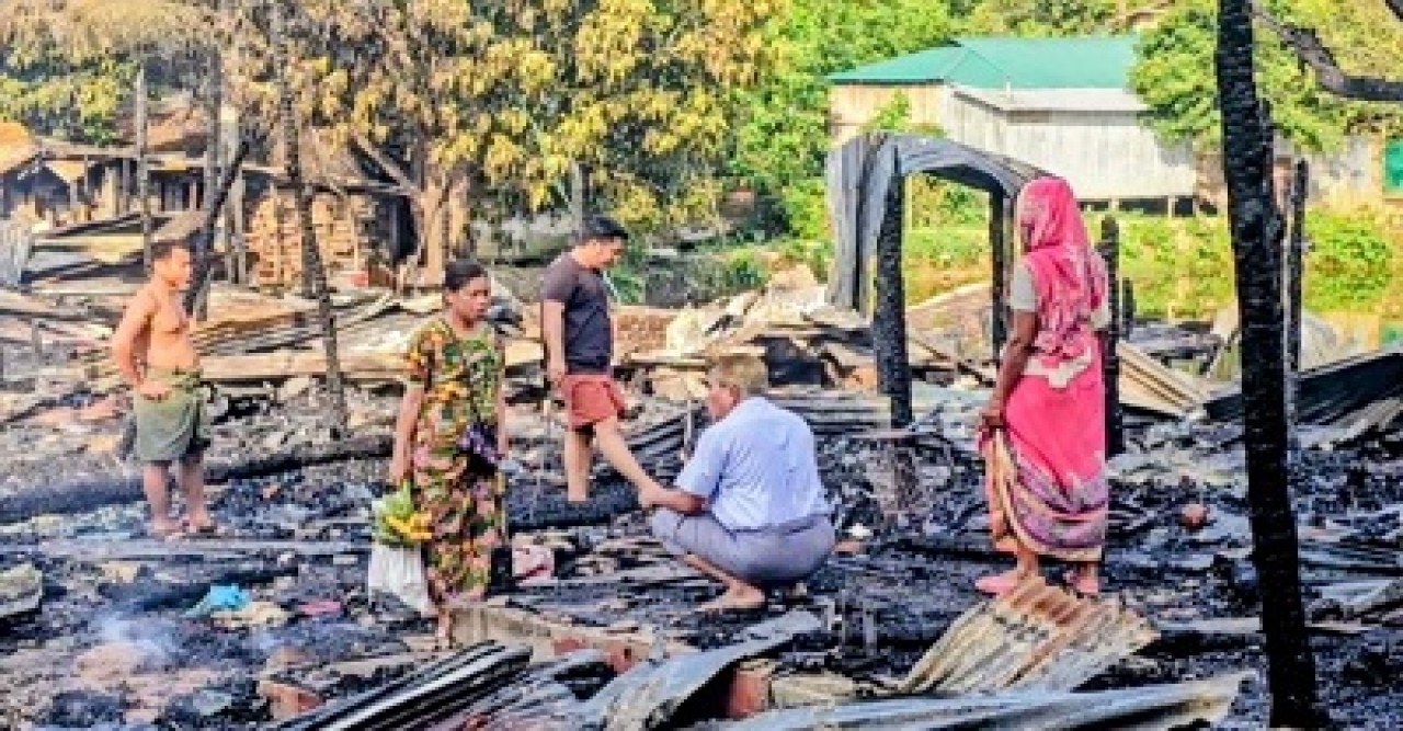 বান্দরবানে আগুনে পুড়ল অর্ধশত দোকান-বসতঘর