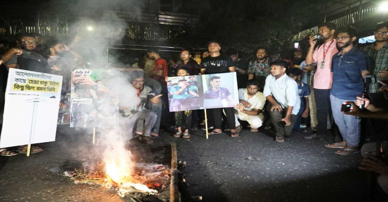 মৎস্য ভবনের সামনে বুয়েট শিক্ষার্থীদের অবরোধ, কুশপুত্তলিকা দাহ