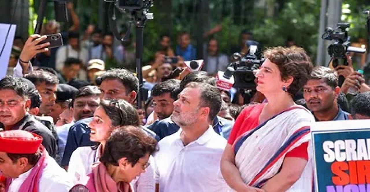 উত্তাল দিল্লি, বিরোধী হেভিওয়েট নেতাদের আটক