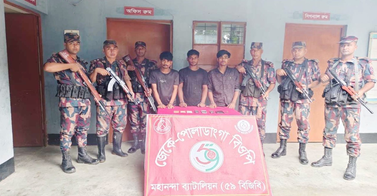 নদীপথে ভারতে প্রবেশের চেষ্টা, ৩ যুবক আটক