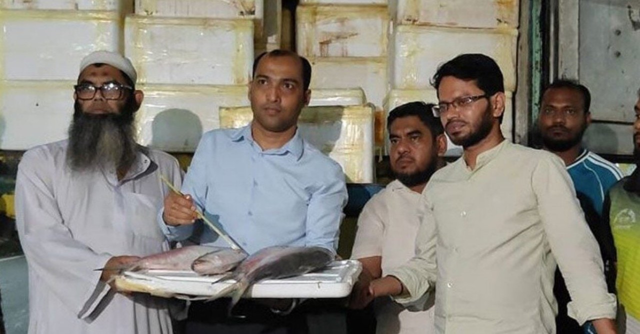 দুর্গাপূজা উপলক্ষে ভারতে প্রথম চালানে রপ্তানি সাড়ে ৩৭ টন ইলিশ
