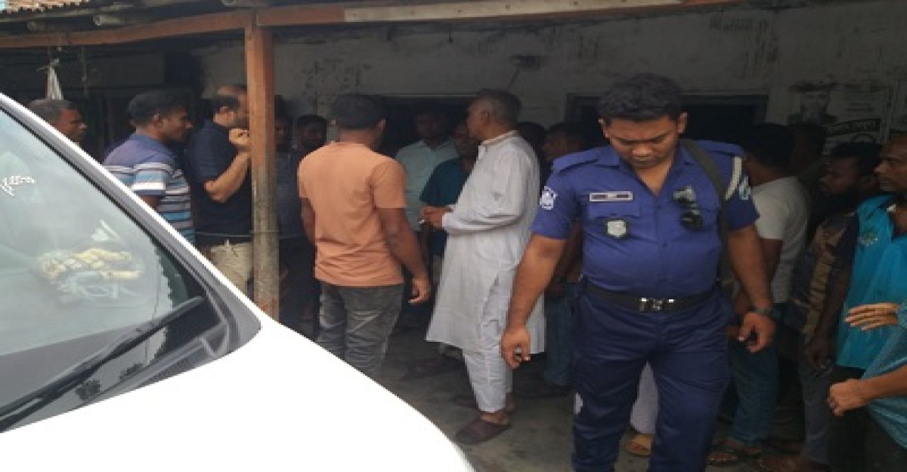 বাঘায় বিএনপির কার্যালয়ে পেট্রোল বোমা নিক্ষেপের অভিযোগ, ব্যবস্থা নেওয়ার নির্দেশ এমপি চাঁদের