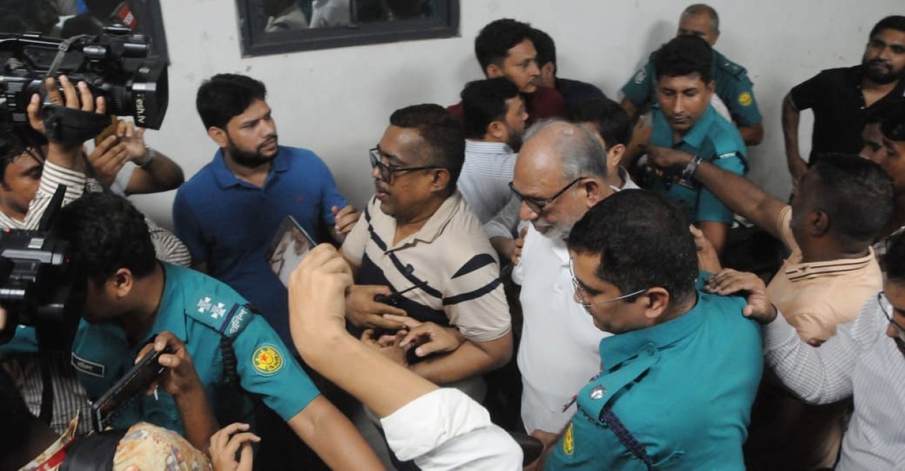 সরকার উৎখাতের ষড়যন্ত্র ও প্ররোচনার অভিযোগ লতিফ সিদ্দিকীসহ ১৬ জনের বিরুদ্ধে