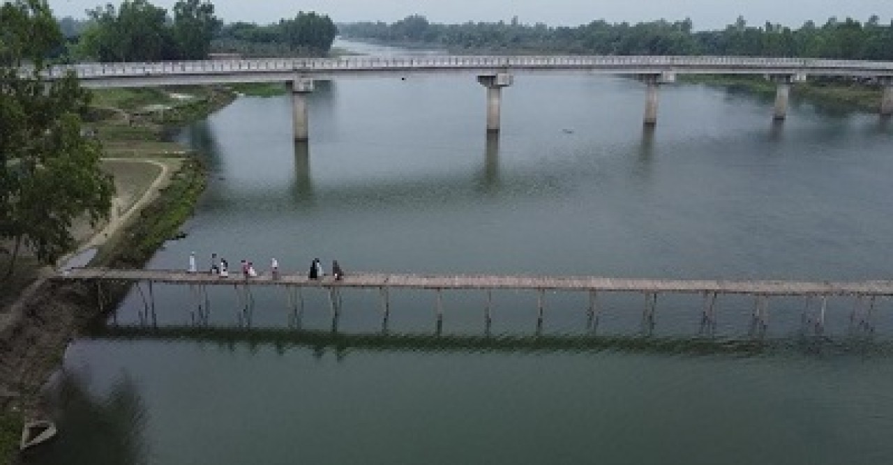 মহাদেবপুরে ৩০ কোটি টাকার ব্রিজ অকেজো