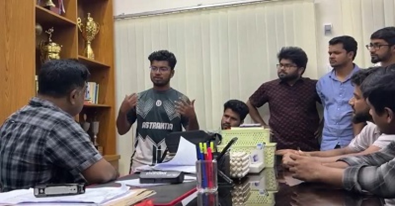 ‘নারী থাকার’ অভিযোগে তল্লাশি, হলের এজিএসসহ ৩ ছাত্রের আবাসিকতা স্থগিত