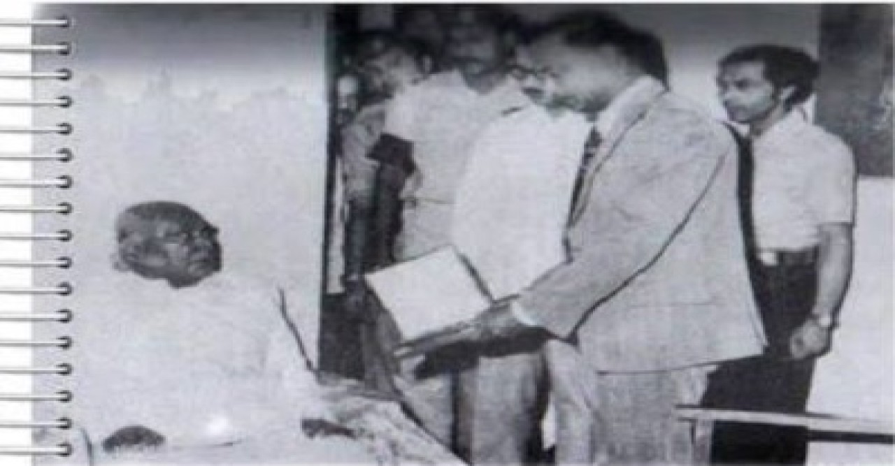 অস্ত্র ও অক্ষরের অবিনাশী যুগলবন্দি