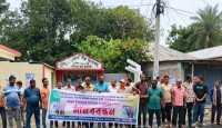 বিদ্যালয় ম্যানেজিং কমিটির সভাপতির পদ বাতিলসহ অপসারনের দাবিতে মানববন্ধন অনুষ্ঠিত