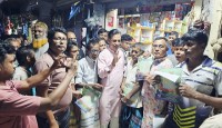 মান্দায় তারেক রহমান ঘোষিত ৩১ দফা বাস্তবায়নে লিফলেট বিতরণ ও গণসংযোগ