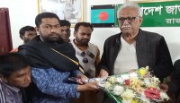 রাজশাহী-৬ আসনে নব নির্বাচিত সংসদের সাথে যুবদল নেতার সৌজন্য সাক্ষাৎ