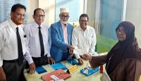 আইনজীবী কল্যাণ তহবিলের অনুদানের চেক বিতরণ