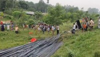 টাঙ্গাইলে রডবোঝাই ট্রাক উলটে ১৫ জন নিহত