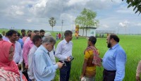 বরেন্দ্রের বিভিন্ন প্রকল্প পরিদর্শনে কৃষি সচিব
