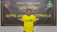 পানবরজের আড়ালে ‘সবুজ সোনা’, গভীর রাতে র‍্যাবের জালে পুঠিয়ার গাঁজা চাষি