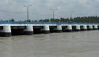 উজানের ঢল আর ভারি বৃষ্টিতে বাড়ছে তিস্তার পানি